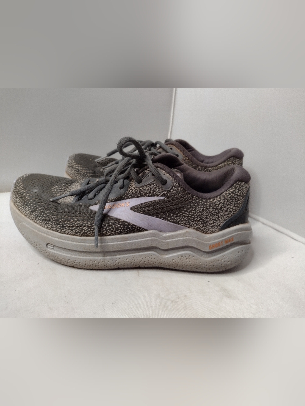 Brooks Womens Ghost Max 2 Shoes 8 Running Walking Sneaker Gray HG1